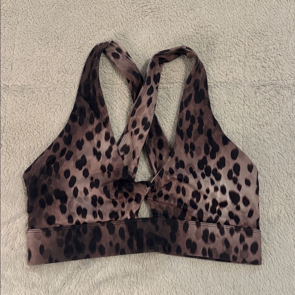 Oasis Twist-Front Sports Bra Fabletics